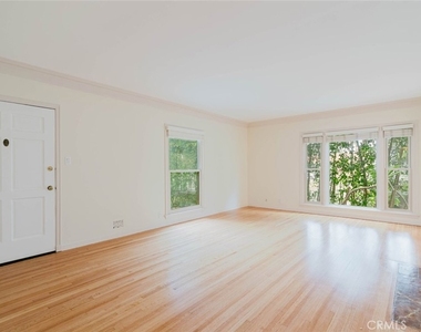 5962 San Vicente Boulevard - Photo Thumbnail 10