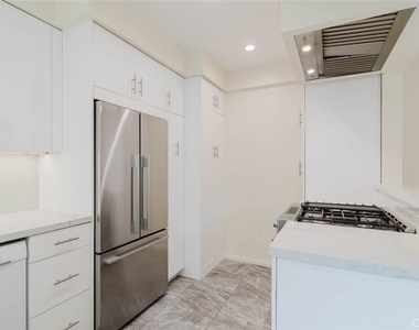 5962 San Vicente Boulevard - Photo Thumbnail 16