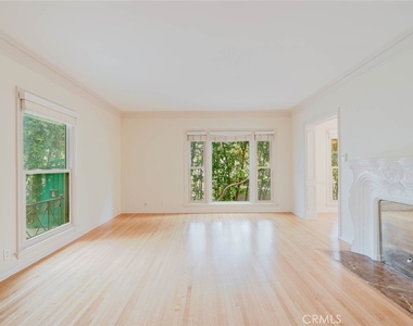 5962 San Vicente Boulevard - Photo Thumbnail 9