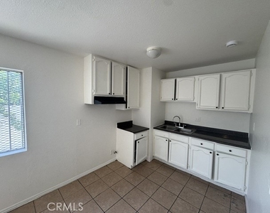 807 E Vernon - Photo Thumbnail 4