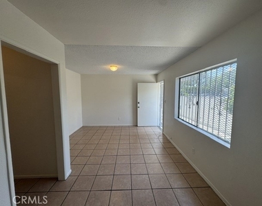 807 E Vernon - Photo Thumbnail 9