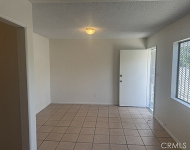 807 E Vernon - Photo Thumbnail 10
