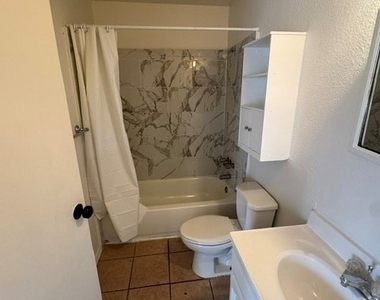 807 E Vernon - Photo Thumbnail 5