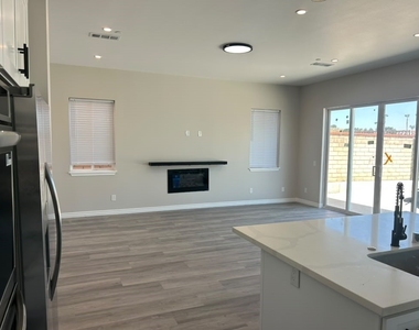 1751 Duncan - Photo Thumbnail 10