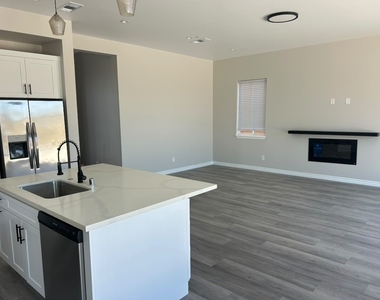1751 Duncan - Photo Thumbnail 7