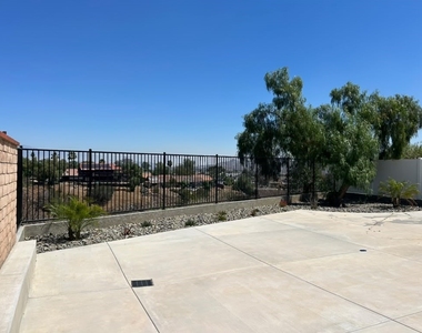1751 Duncan - Photo Thumbnail 17