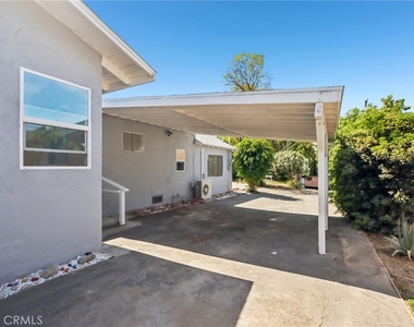11036 Scoville Avenue - Photo Thumbnail 11