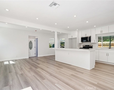 11036 Scoville Avenue - Photo Thumbnail 1