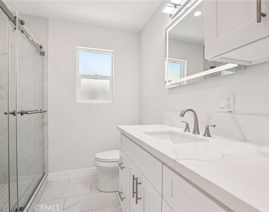 11036 Scoville Avenue - Photo Thumbnail 8