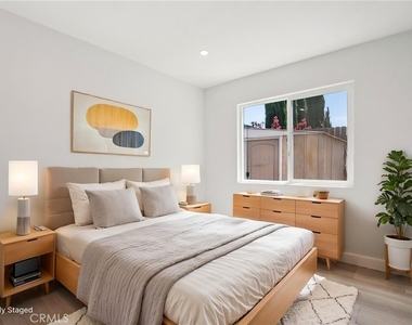 11036 Scoville Avenue - Photo Thumbnail 6