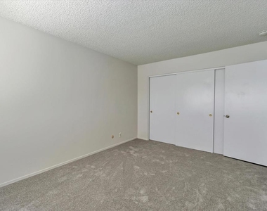 1956 Fair Ridge Ct - Photo Thumbnail 23