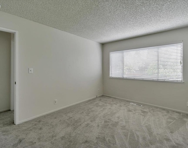 1956 Fair Ridge Ct - Photo Thumbnail 25