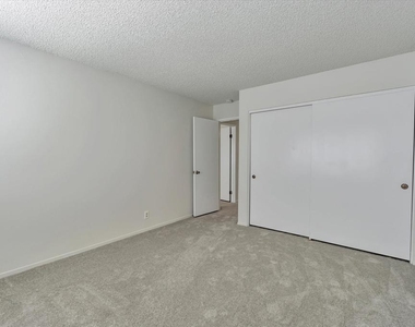 1956 Fair Ridge Ct - Photo Thumbnail 20
