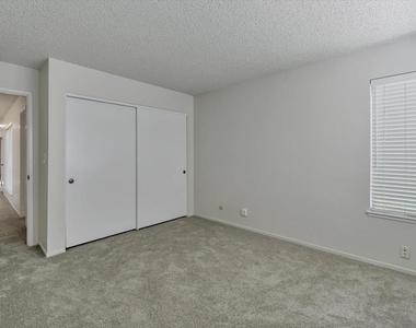 1956 Fair Ridge Ct - Photo Thumbnail 21