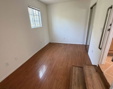 1104 N Frederic Street - Photo Thumbnail 26