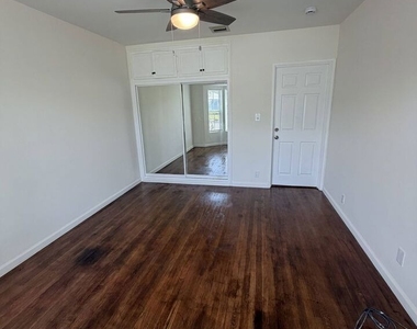 1104 N Frederic Street - Photo Thumbnail 22