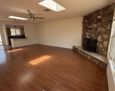 1104 N Frederic Street - Photo Thumbnail 4