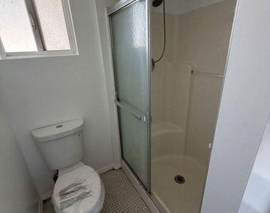 1104 N Frederic Street - Photo Thumbnail 31