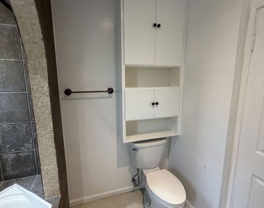 1104 N Frederic Street - Photo Thumbnail 17