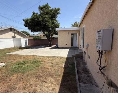 1104 N Frederic Street - Photo Thumbnail 35