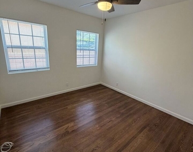 1104 N Frederic Street - Photo Thumbnail 11
