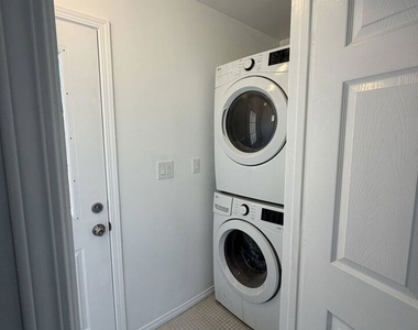 1104 N Frederic Street - Photo Thumbnail 32