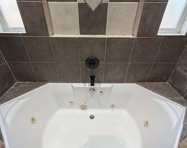 1104 N Frederic Street - Photo Thumbnail 18