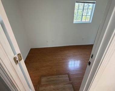 1104 N Frederic Street - Photo Thumbnail 25