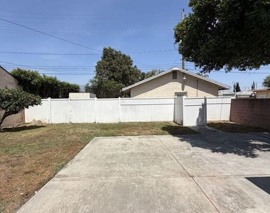 1104 N Frederic Street - Photo Thumbnail 38