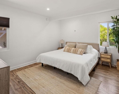12801 Friar Street - Photo Thumbnail 20
