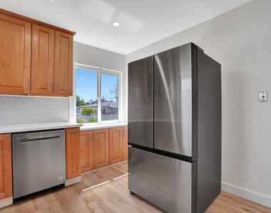 12801 Friar Street - Photo Thumbnail 16