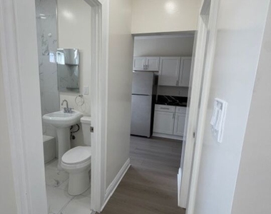 1117 S Westlake Avenue - Photo Thumbnail 3