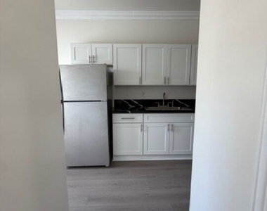1117 S Westlake Avenue - Photo Thumbnail 8