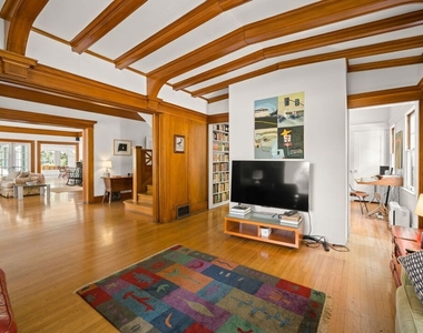 801 N Rodeo Drive - Photo Thumbnail 14
