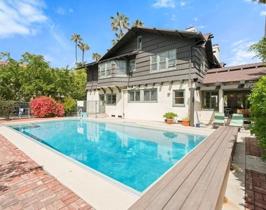 801 N Rodeo Drive - Photo Thumbnail 44