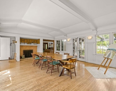 801 N Rodeo Drive - Photo Thumbnail 10
