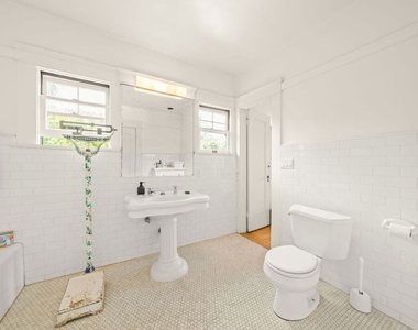 801 N Rodeo Drive - Photo Thumbnail 30