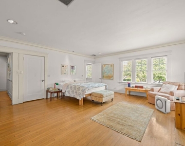 801 N Rodeo Drive - Photo Thumbnail 19