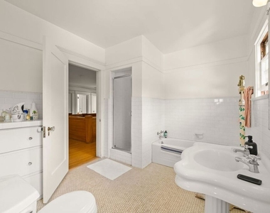 801 N Rodeo Drive - Photo Thumbnail 29
