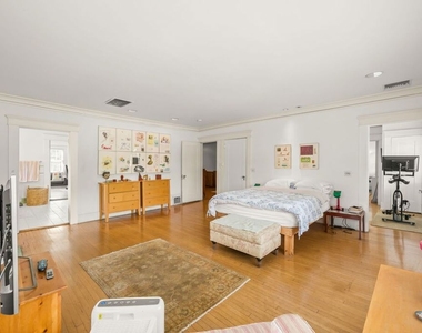 801 N Rodeo Drive - Photo Thumbnail 20