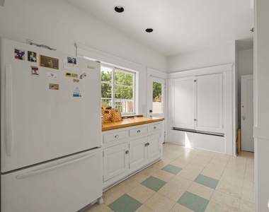 801 N Rodeo Drive - Photo Thumbnail 17