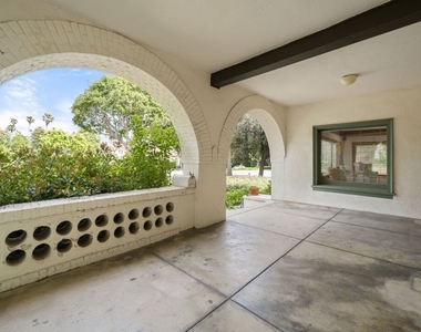 801 N Rodeo Drive - Photo Thumbnail 3