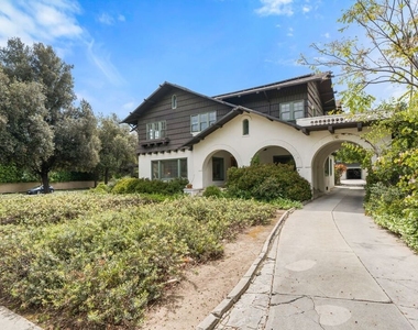 801 N Rodeo Drive - Photo Thumbnail 1