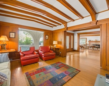 801 N Rodeo Drive - Photo Thumbnail 15