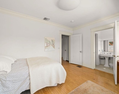801 N Rodeo Drive - Photo Thumbnail 36