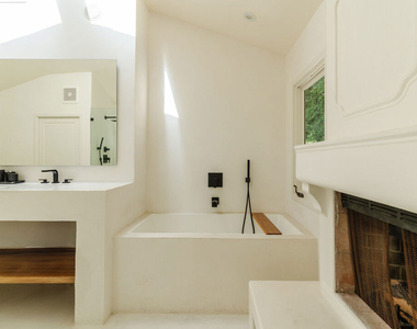 8706 Sunset Plaza Place - Photo Thumbnail 24