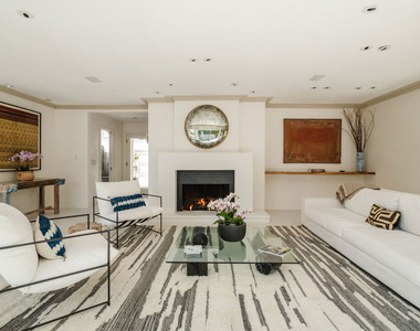 8706 Sunset Plaza Place - Photo Thumbnail 4