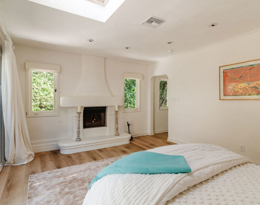 8706 Sunset Plaza Place - Photo Thumbnail 25