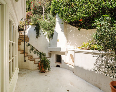 8706 Sunset Plaza Place - Photo Thumbnail 31