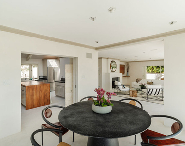 8706 Sunset Plaza Place - Photo Thumbnail 10
